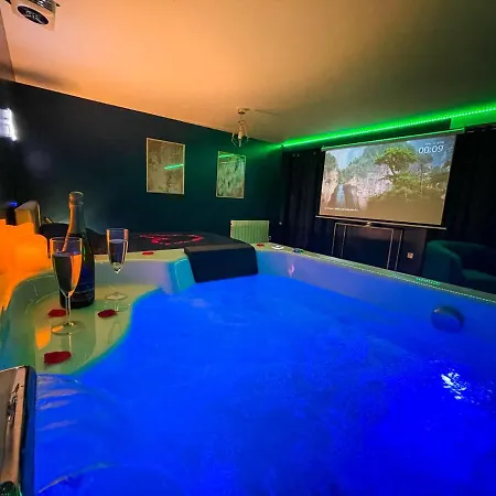 Sous Les Etoiles - Cinema - Netflix - Parking - Gare דירה *