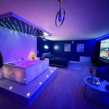 Sous Les Etoiles - Cinema - Netflix - Parking - Gare * אמיינס