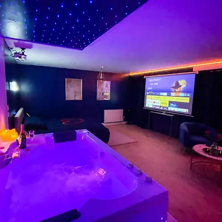 Sous Les Etoiles - Cinema - Netflix - Parking - Gare דירה *