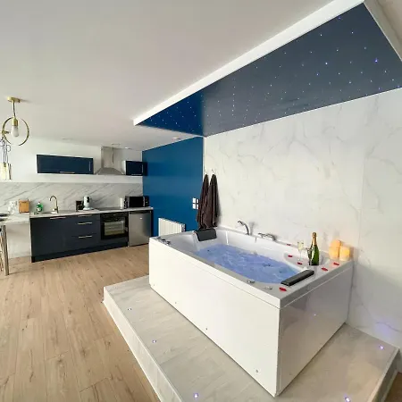 Appartement Sous Les étoiles - Cinéma - Netflix - Parking - Gare