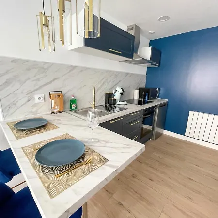 Appartement Sous Les étoiles - Cinéma - Netflix - Parking - Gare