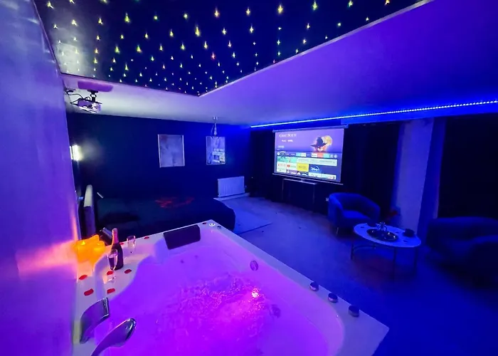 Sous Les Etoiles - Cinema - Netflix - Parking - Gare * Amiens